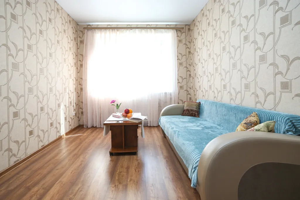 Светлая двухкомнатная квартира в тихом зелёном районе