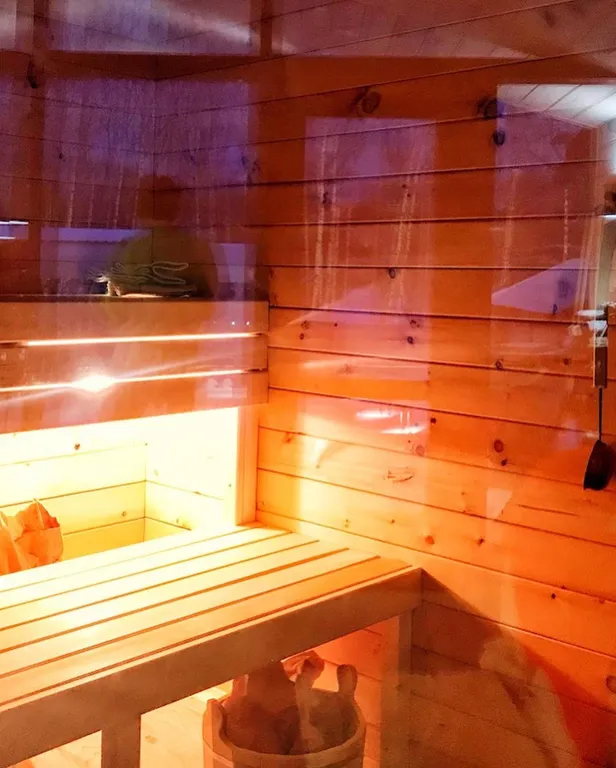 Уютный современный дом на берегу прекрасного озера