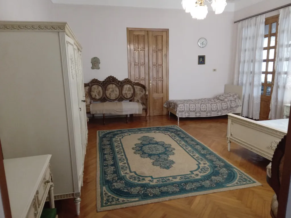 Большой семейный номер со своим санузлом и смежным номером