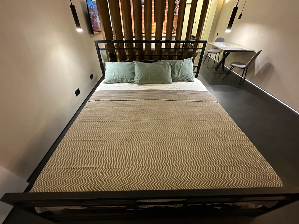 Студия в центре с видом на колесо обозрения