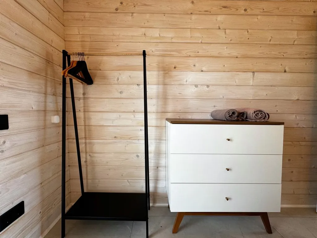 Дом на берегу озера и моря