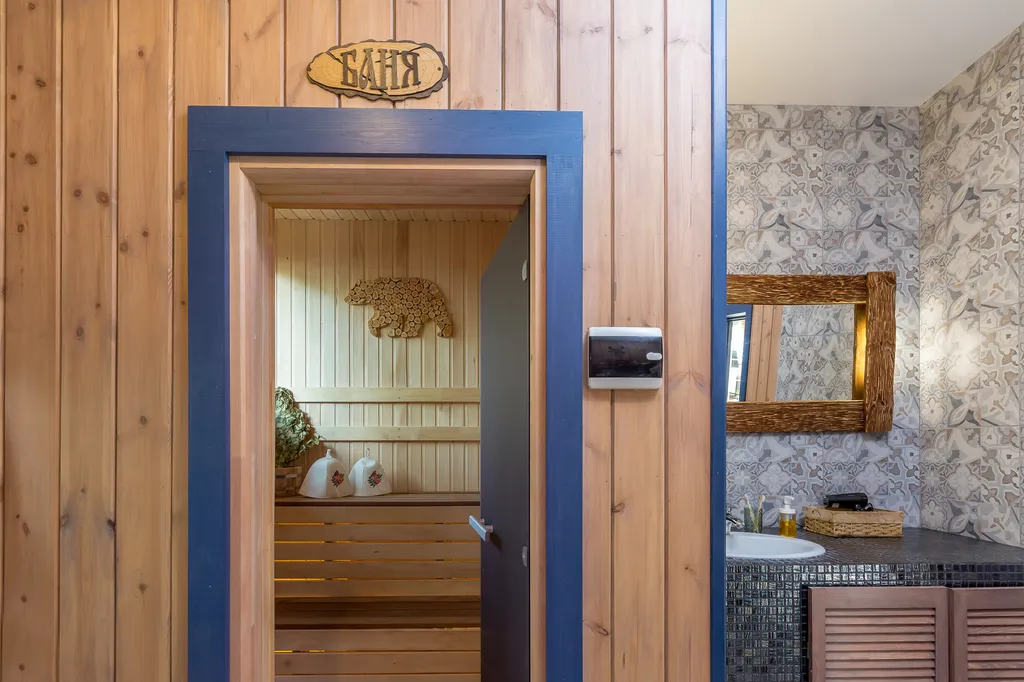 Коттедж Уютный дом с баней и чаном в лесном участке у берега водохранилища — Логиново