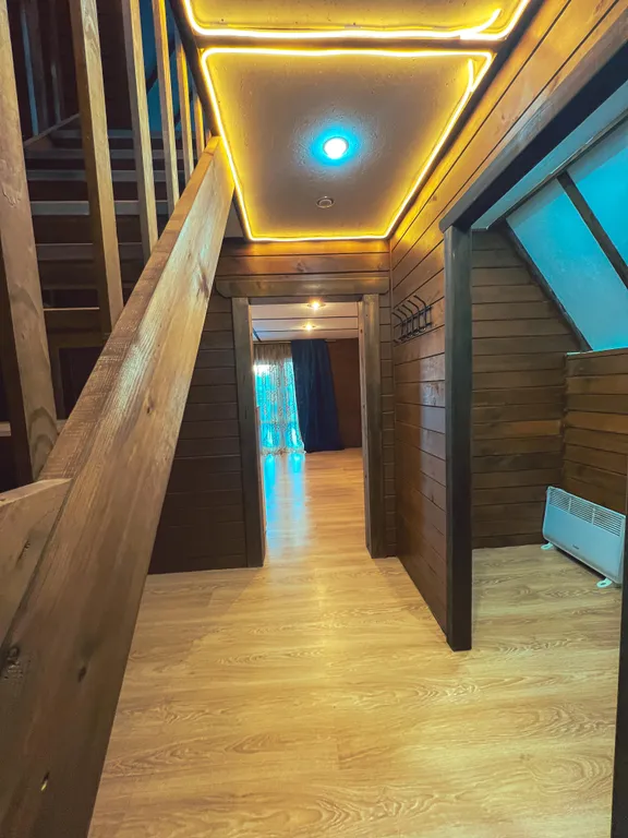 Двухэтажный дом с чаном и баней