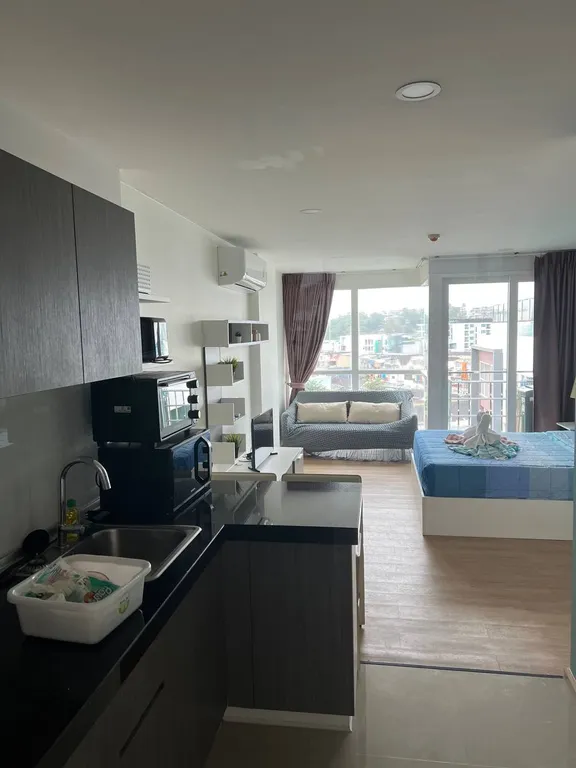 Студия после ремонта с удивительным видом с 8 этажа в центре Каты