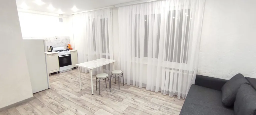 Уютная студия с видом на пруд