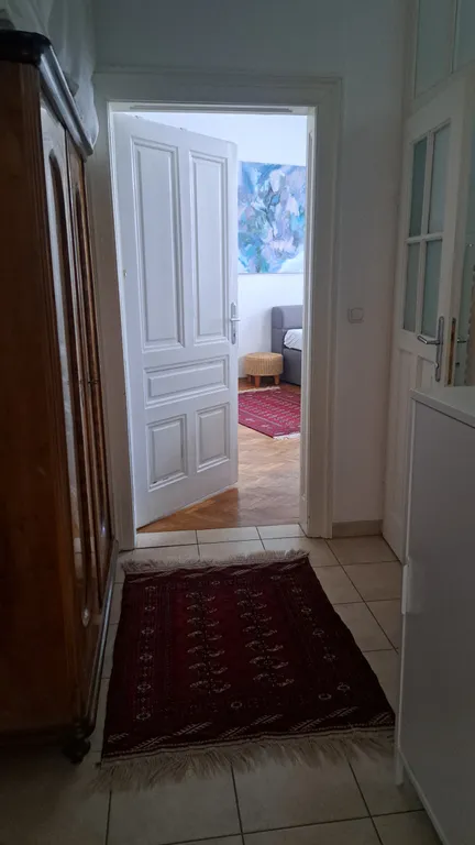 Уютная студия в доме стиля модерн