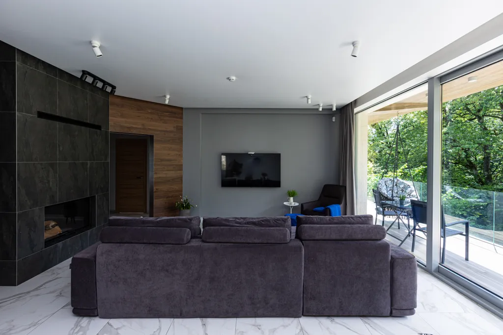 Просторная квартира с живым камином и видом на горы