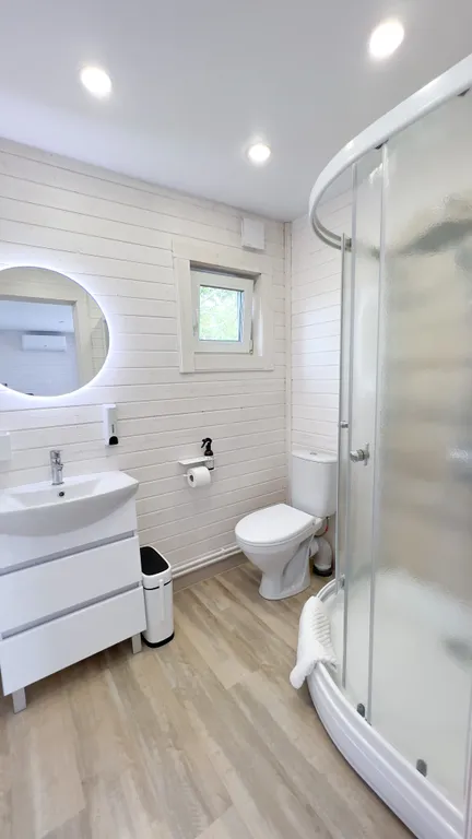 Коттедж Дом с интересным наполнением в Крымской Швейцарии — Орлиное