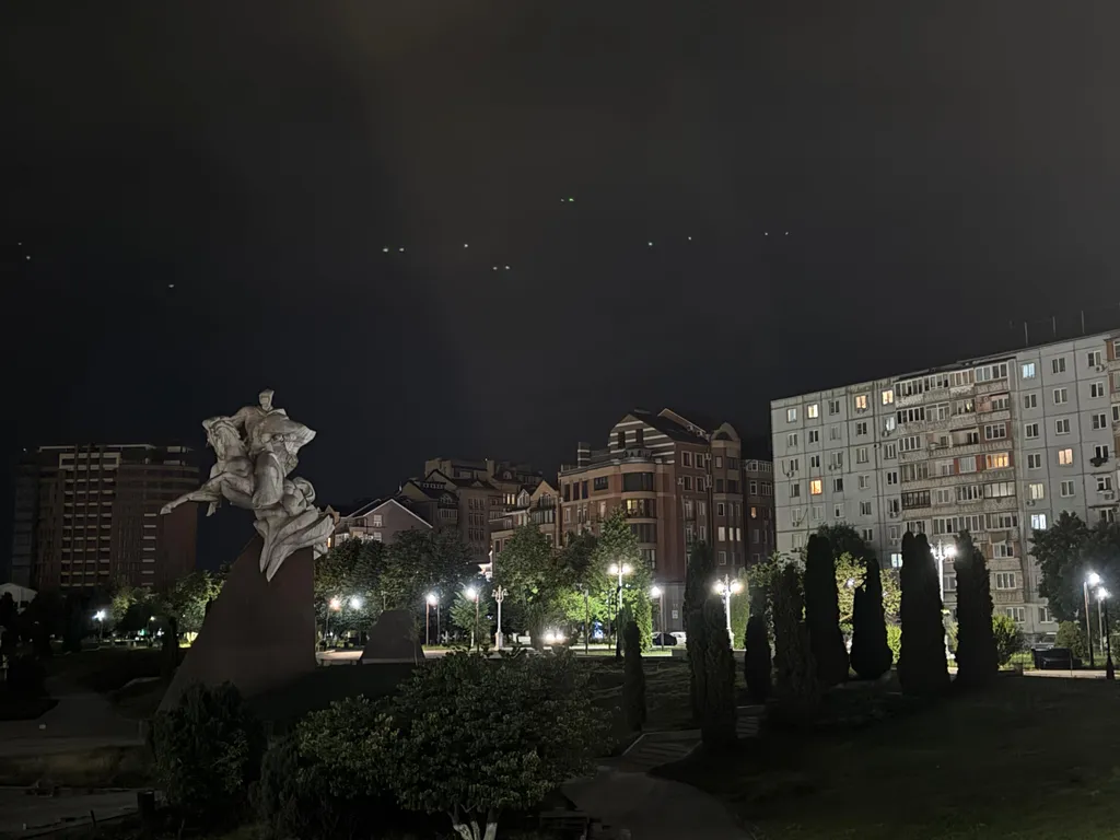 Уютная квартира в центре города с видом на набережную и горы