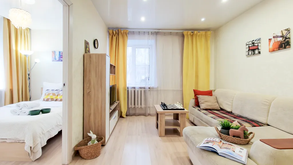 Квартира 2-комнатные апартаменты в центре с балконом — Ярославль