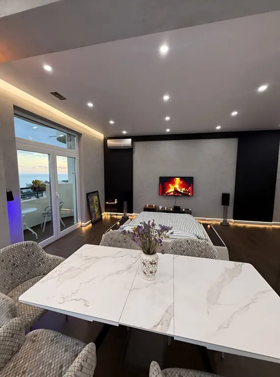 Дизайнерская квартира с потрясающем видом на море и горы