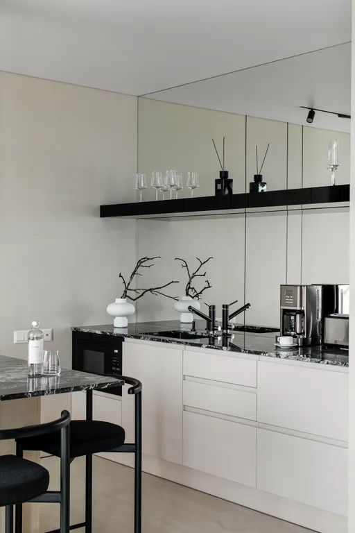 Премиум апартамент Loca loft с видом на пруд