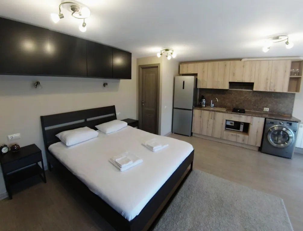 Квартира Квартира Уютная студия с видом на ж/д вокзал Адлер — Адлер