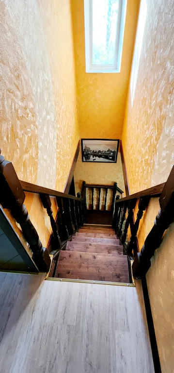 Дом с шикарной беседкой на озере