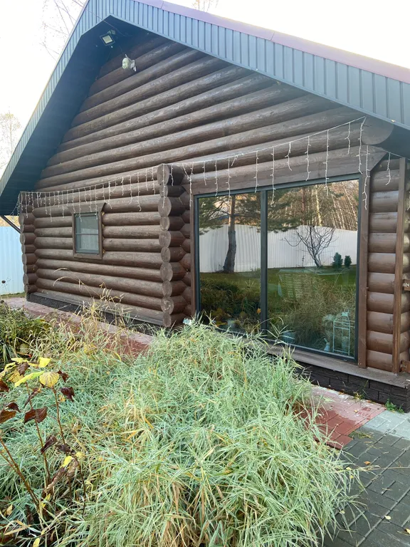 Сказочный дом в лесу