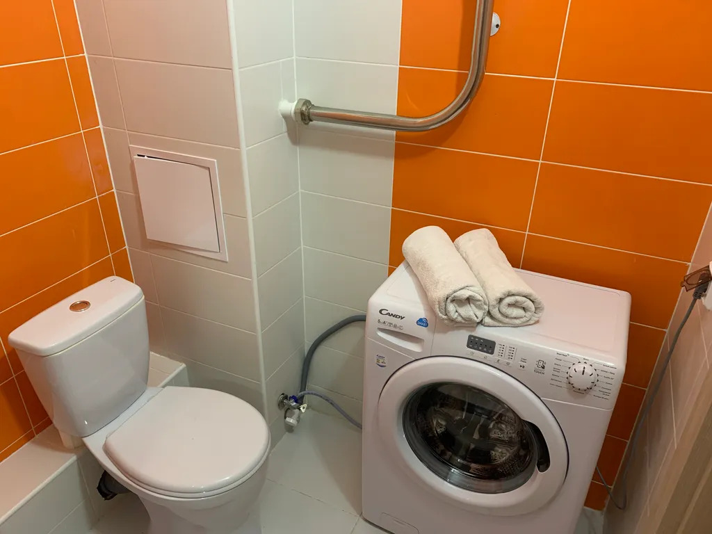 Апартаменты у метро с кухонной зоной и панорамными окнами