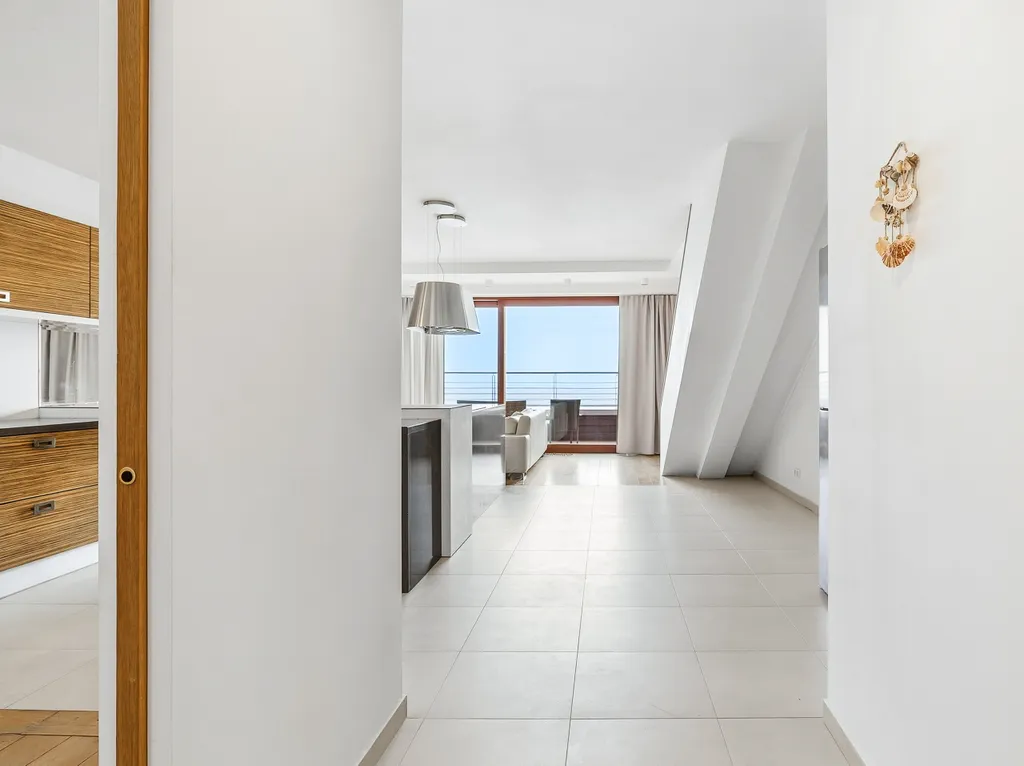 Современная квартира с видом на море  № 191