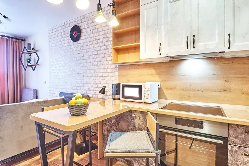 Стильная студия с красивым видом на город