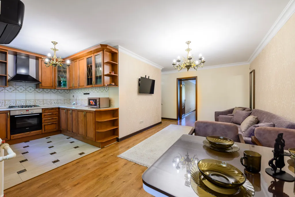 Квартира Просторный апартамент в самом центре у пешеходной улицы — Алматы