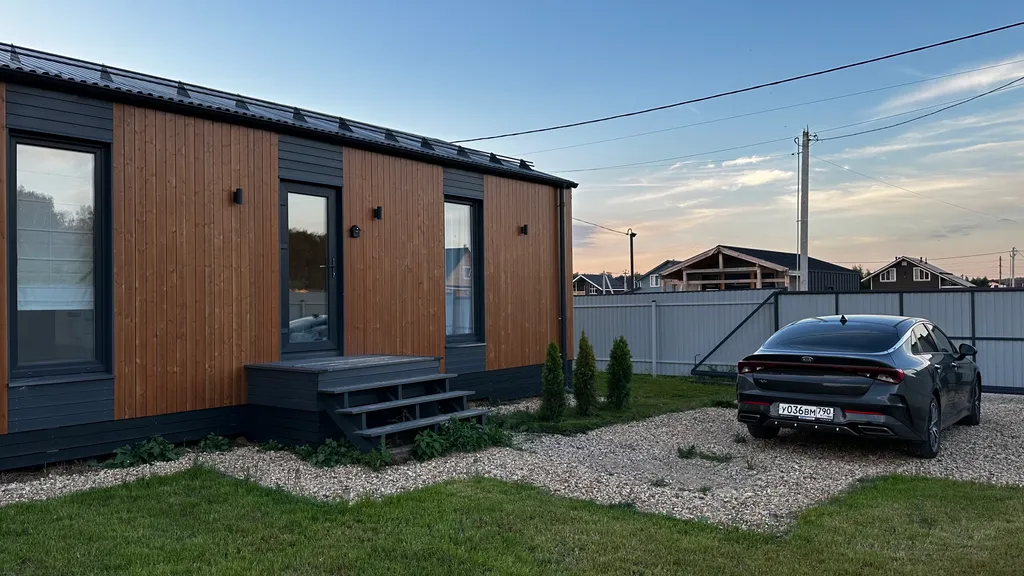 Стильный барнхаус с сауной, камином и панорамой