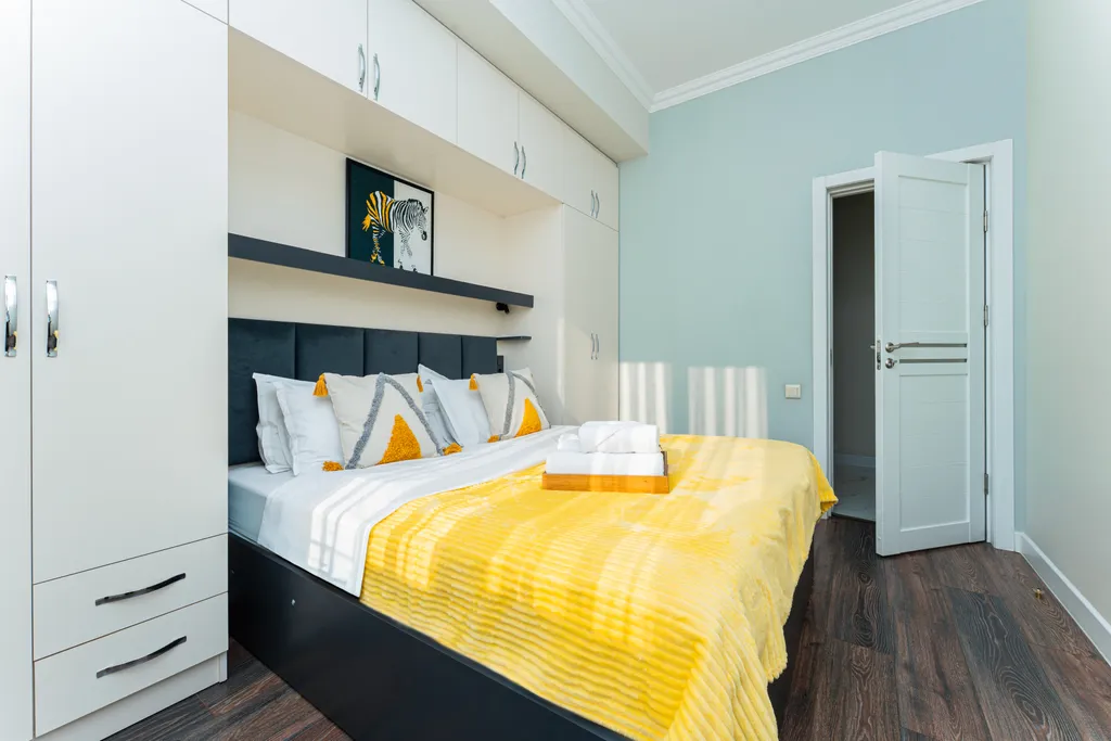 Квартира с витражными окнами в центре города