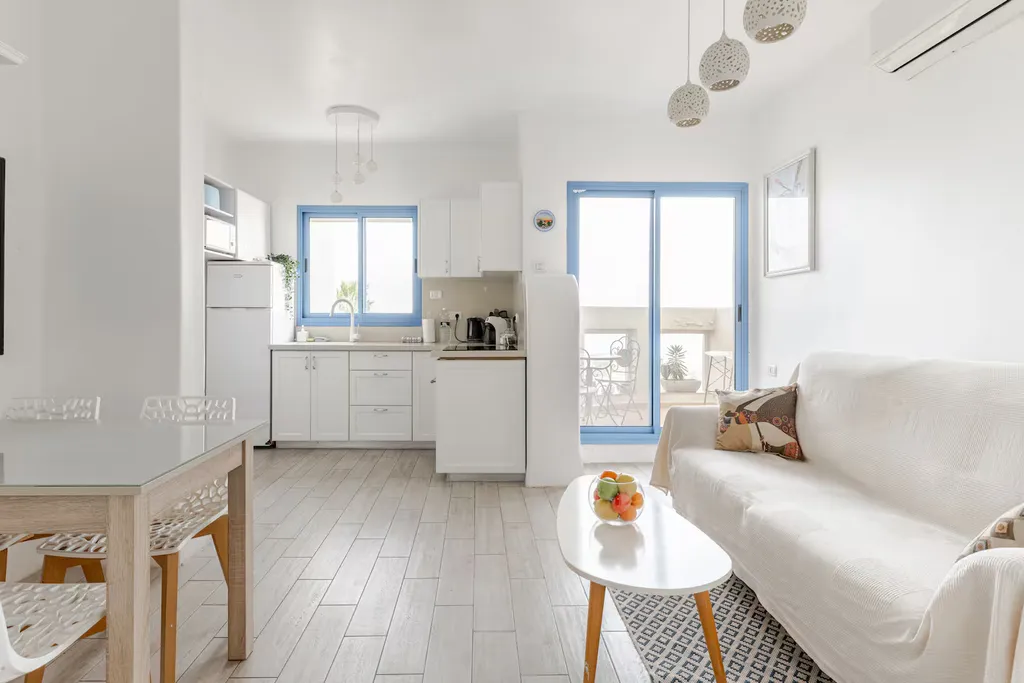 Квартира с балконом с видом на море (Gugel Waves Nahariya)