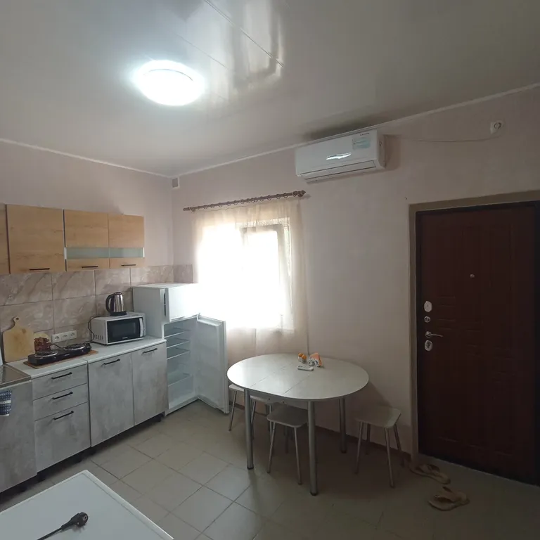 1 комнатная квартира в 6 минутах от моря — аренда посуточно в Орджоникидзе