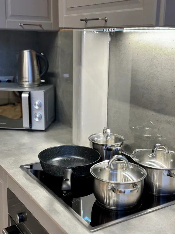 Коттедж Дом у озера с новогодней ёлкой и декором — Аннино