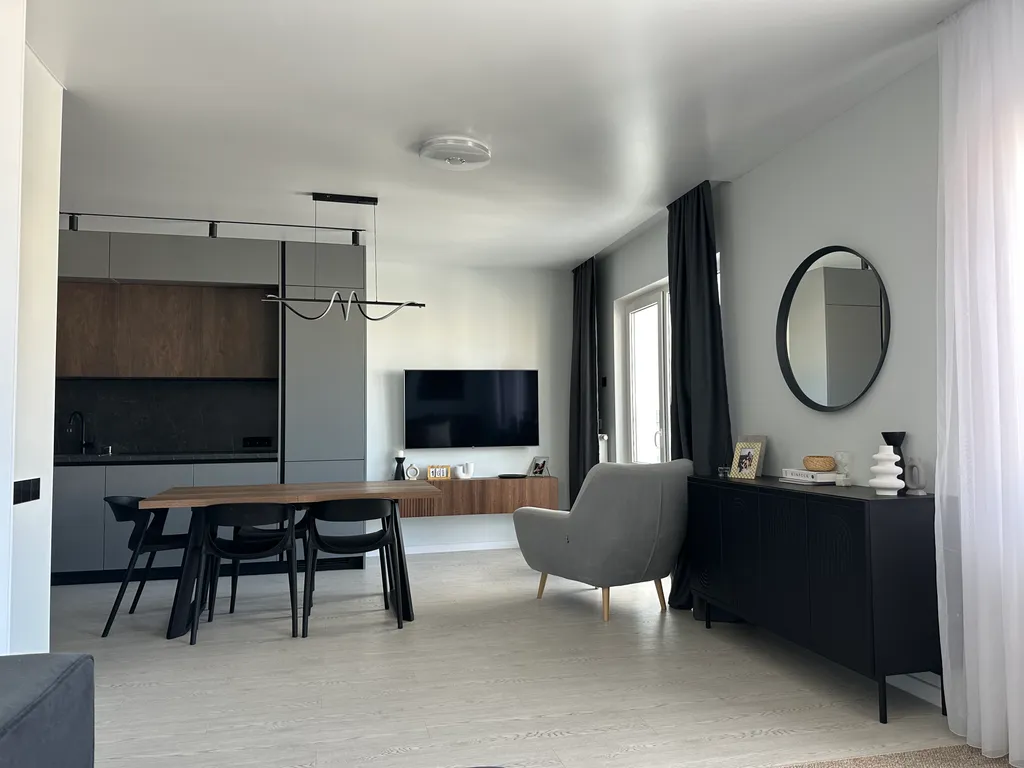 Видовая четырехкомнатная квартира в расширенном центре