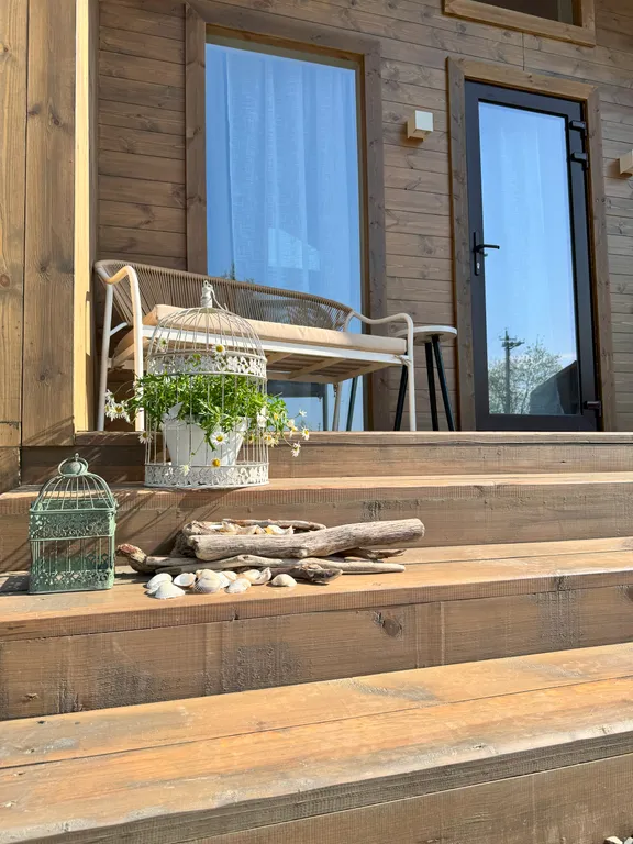 Дом в Абхазии у Черного моря (Му с цветами)