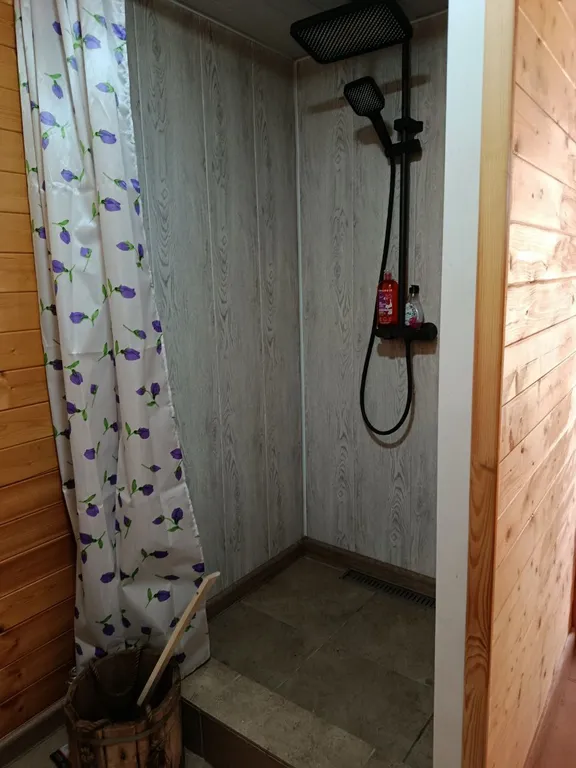 Загородный дом с 5 комнатами, зоной барбекю и баней