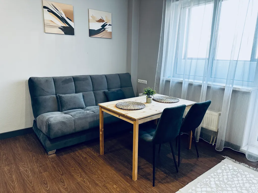 Двухкомнатная квартира в центре города, Российская, Набережная, Арбат