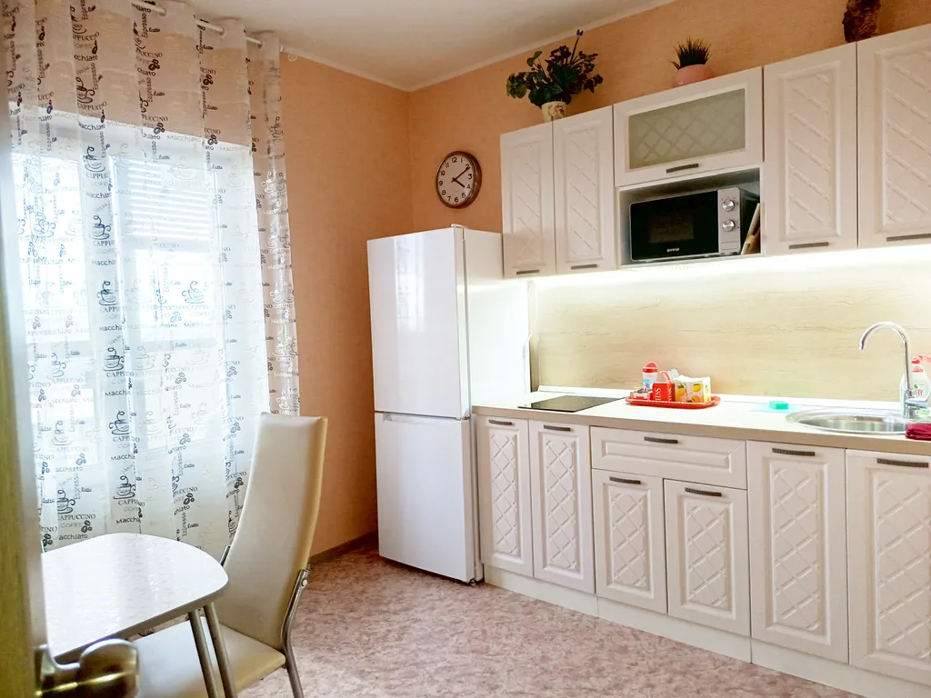 Панорамный балкон с видом на город и красивые закаты, у Воронеж рынка