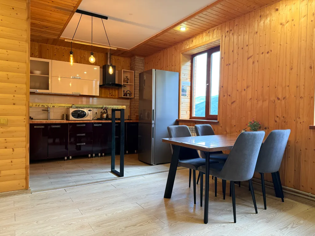 Коттедж с видом на горы и горную речку