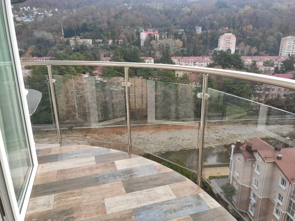 Квартира в Сочи с балконом, ровное место, вид на море, центр Хосты