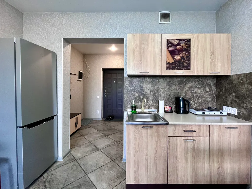 Апартамент с балконом возле аэропорта