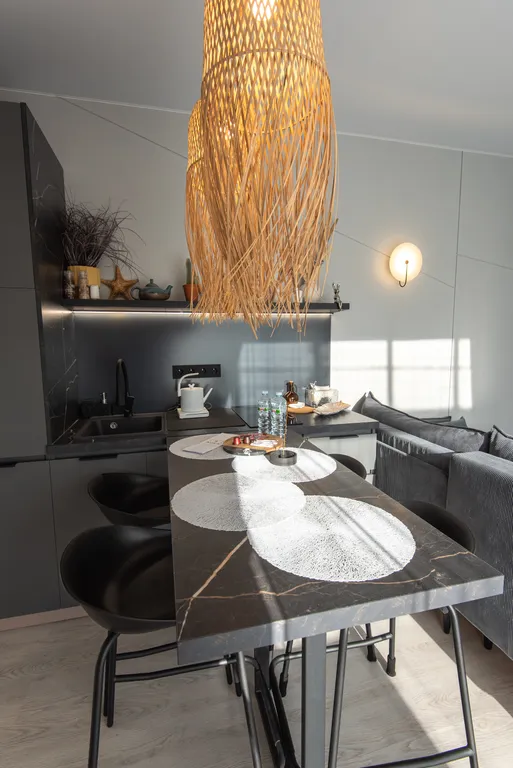 Зеркальный домик с террасой и купелью