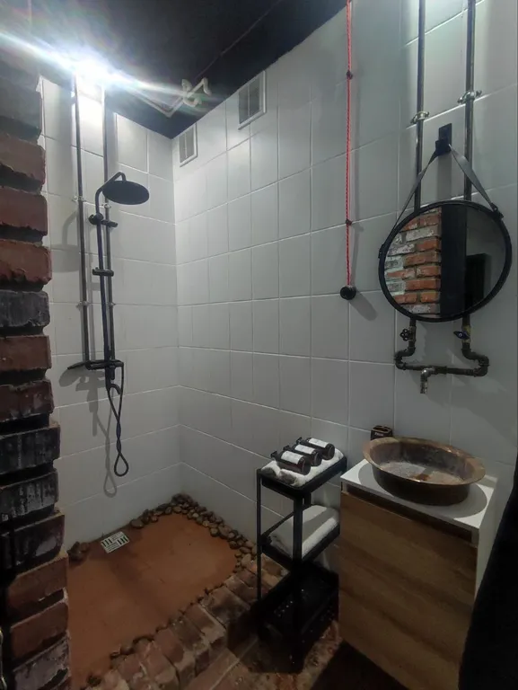 Таунхаус в стиле лофт. Проектор. 
3 минуты до Волги. Песчаный пляж.