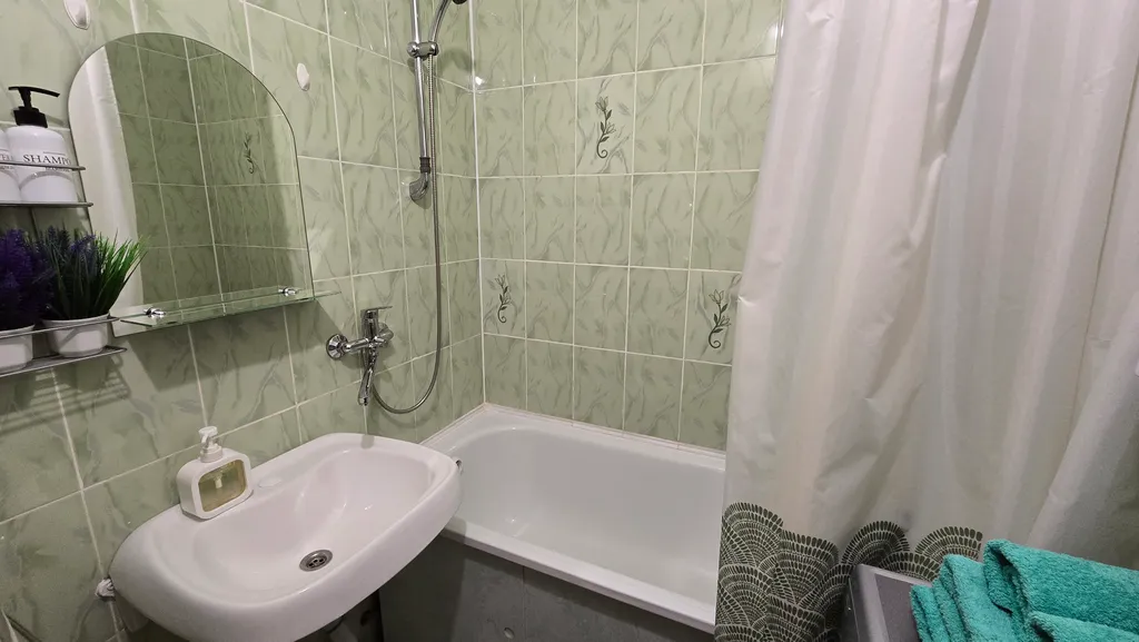 2-комнатная квартира с двумя кроватями и диваном