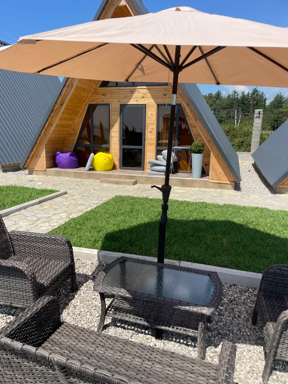 Атмосферные дома a-frame на берегу моря