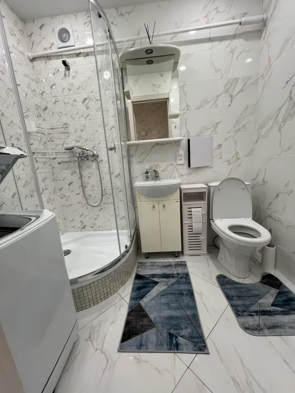 2-х комнатная квартира, ремонт новый, ЖД вокзал рядом