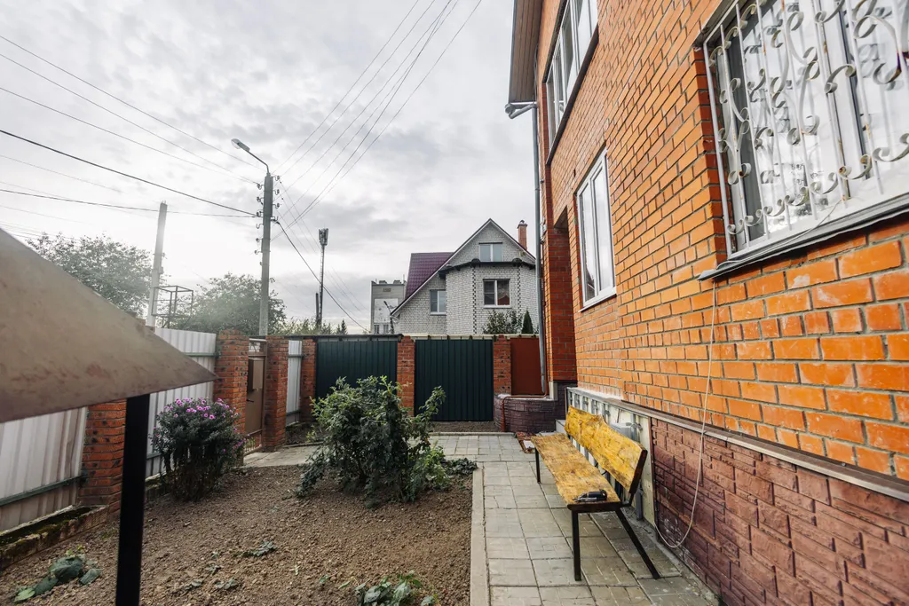 Коттедж в центре города с камином, аэрохоккеем, спортзалом и библиотекой