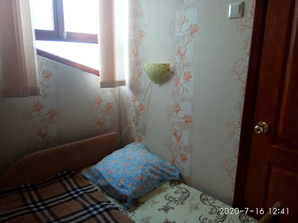 Просторная комната с кондиционером в частном доме