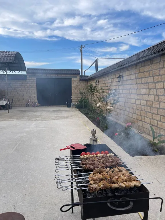 Частный аккуратный дом с двором на берегу Каспийского моря