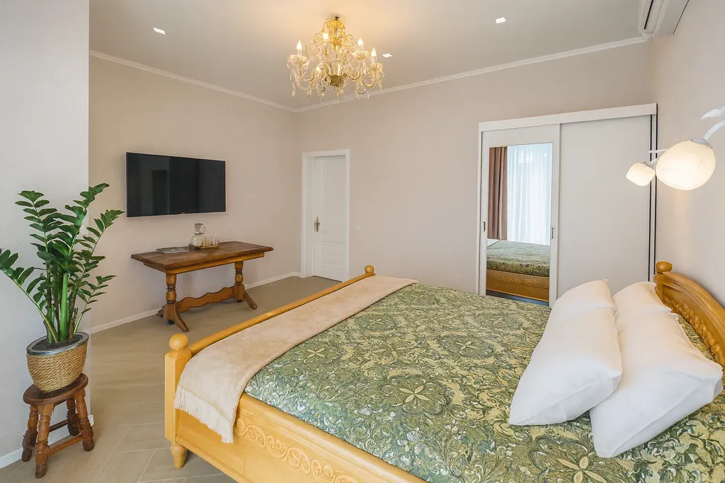 Трехэтажный коттедж с баней и бассейном