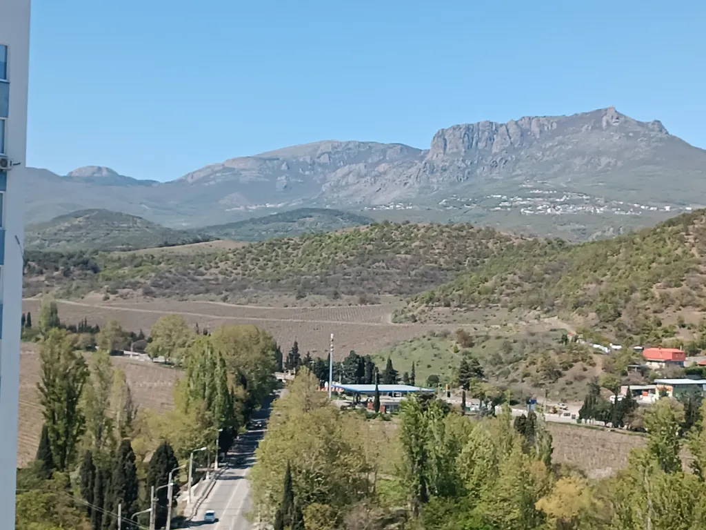 Уютная квартира в спальном районе недалеко от моря, с видом на горы