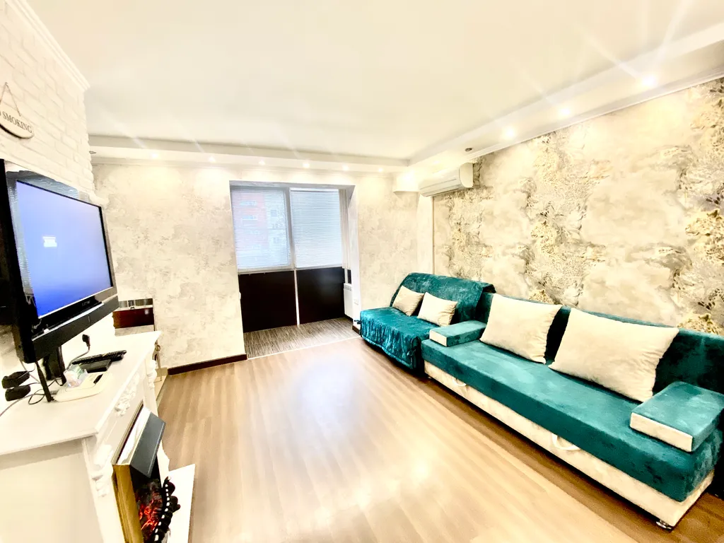 Комфортная 2-к квартира с камином на 50 лет ВЛКСМ