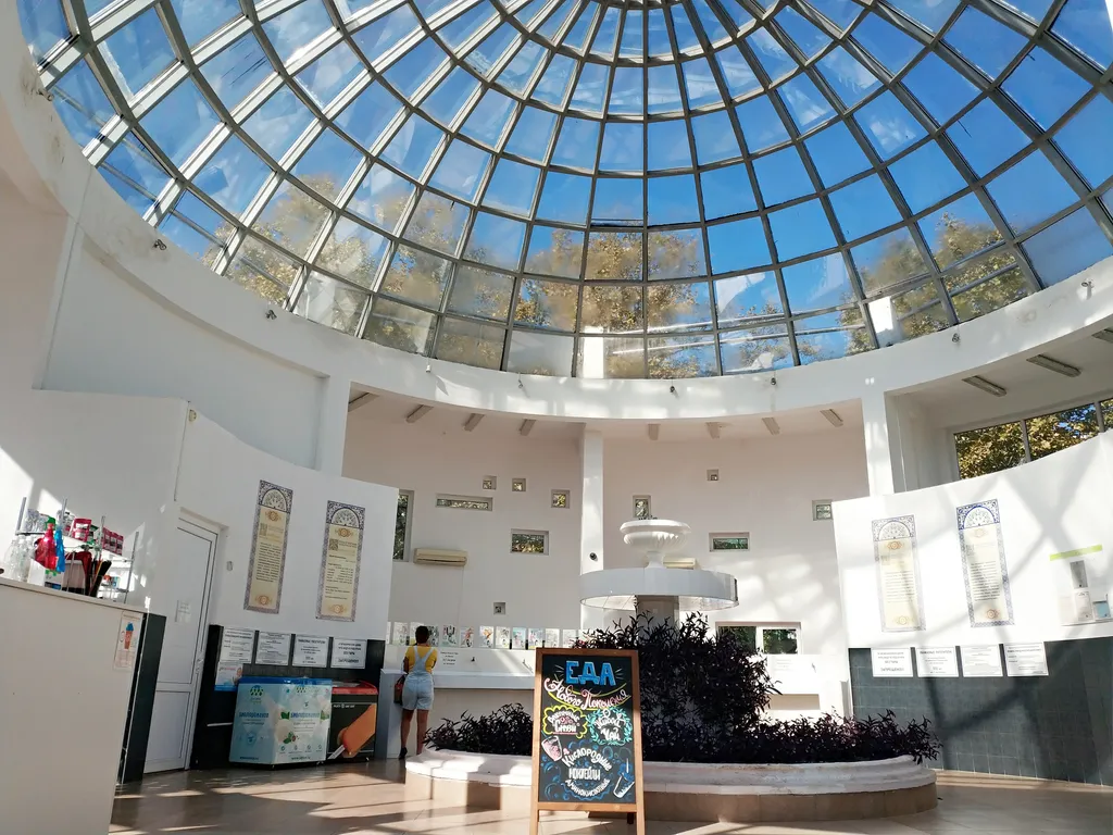 Трехуровневая 3-к квартира с террасой, у моря