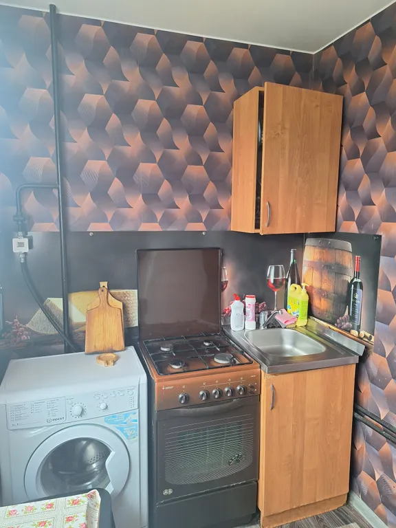 Квартира Трёхкомнатная квартира в удобном месте, рядом вокзал и автостанция — Тихвин