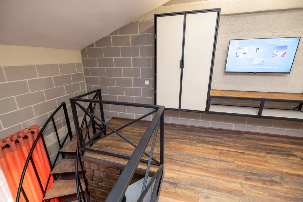 Двуxуpовнeвая cтудия с сауной Bе роsitivе